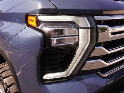 Used 2025 Chevrolet Silverado 2500 High Country AWD/4WD image 36