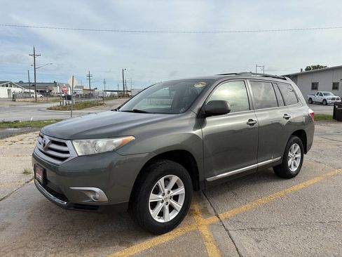 Used 2013 Toyota Highlander Base 4dr SUV (2.7L l4) image 2