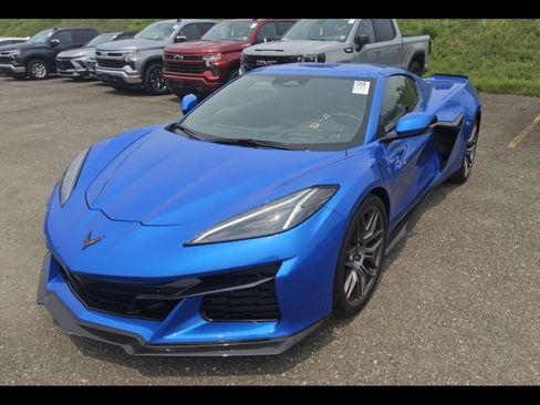 Used 2024 Chevrolet Corvette Z06 RWD image 3