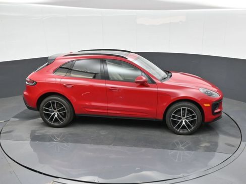 Certified 2024 Porsche Macan AWD/4WD image 31