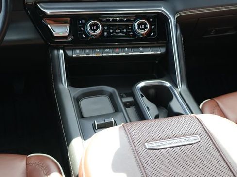 Used 2024 GMC Sierra 2500 Denali Ultimate image 15