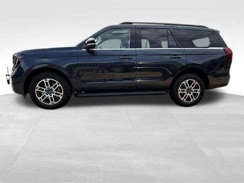 Used 2025 Ford Expedition Active AWD/4WD image 3