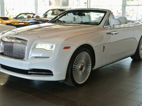 Used 2019 Rolls-Royce Dawn image 4