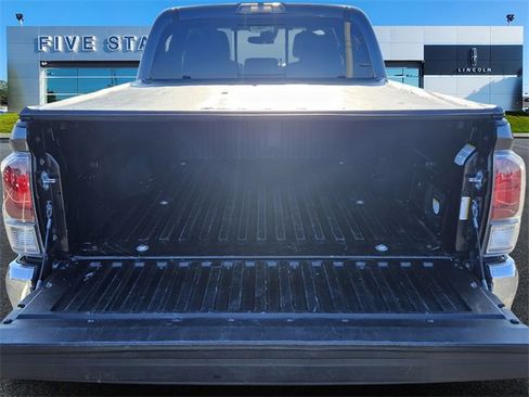 Used 2022 Toyota Tacoma TRD Off-Road image 7