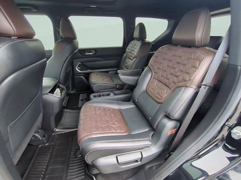 Certified 2025 Nissan Armada Platinum Reserve w/ Convenience Package AWD/4WD image 10