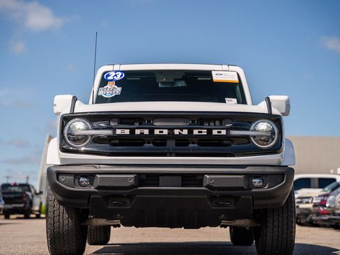 Used 2023 Ford Bronco Outer Banks AWD/4WD image 2
