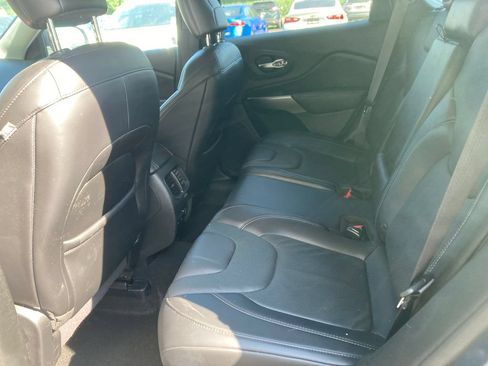 Used 2019 Jeep Cherokee Limited AWD/4WD image 34