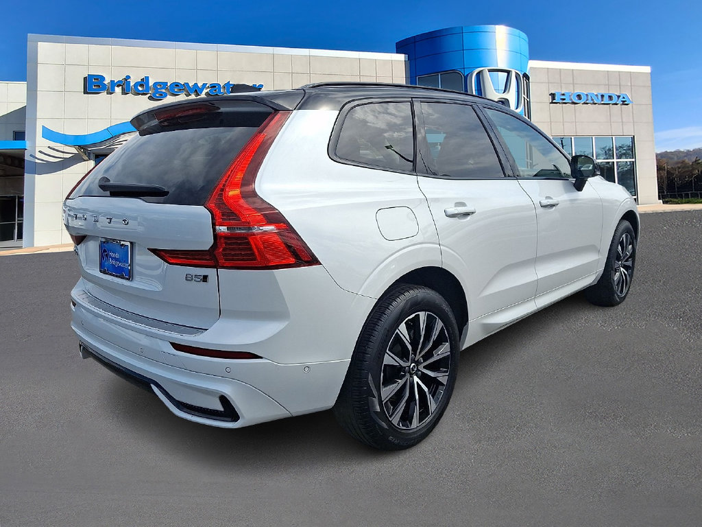 Used 2024 Volvo XC60 B5 Plus w/ Protection Package Premier AWD/4WD image 6
