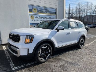 Certified 2024 Kia Telluride EX w/ EX Captain's Chair Package