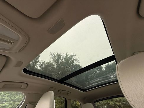 Used 2022 Volvo XC60 B5 Momentum image 41