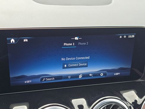 Used 2025 Mercedes-Benz GLA 250 4MATIC image 10