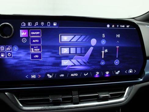 Used 2025 Chevrolet Equinox EV LT w/ Convenience Package image 24