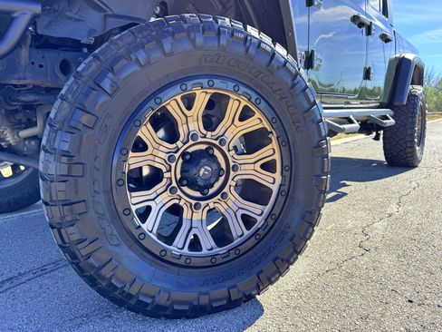 Used 2022 Jeep Gladiator Rubicon image 2