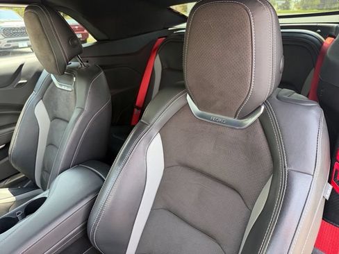Used 2022 Chevrolet Camaro LT w/ LPO, Ground Effects Package RWD image 17