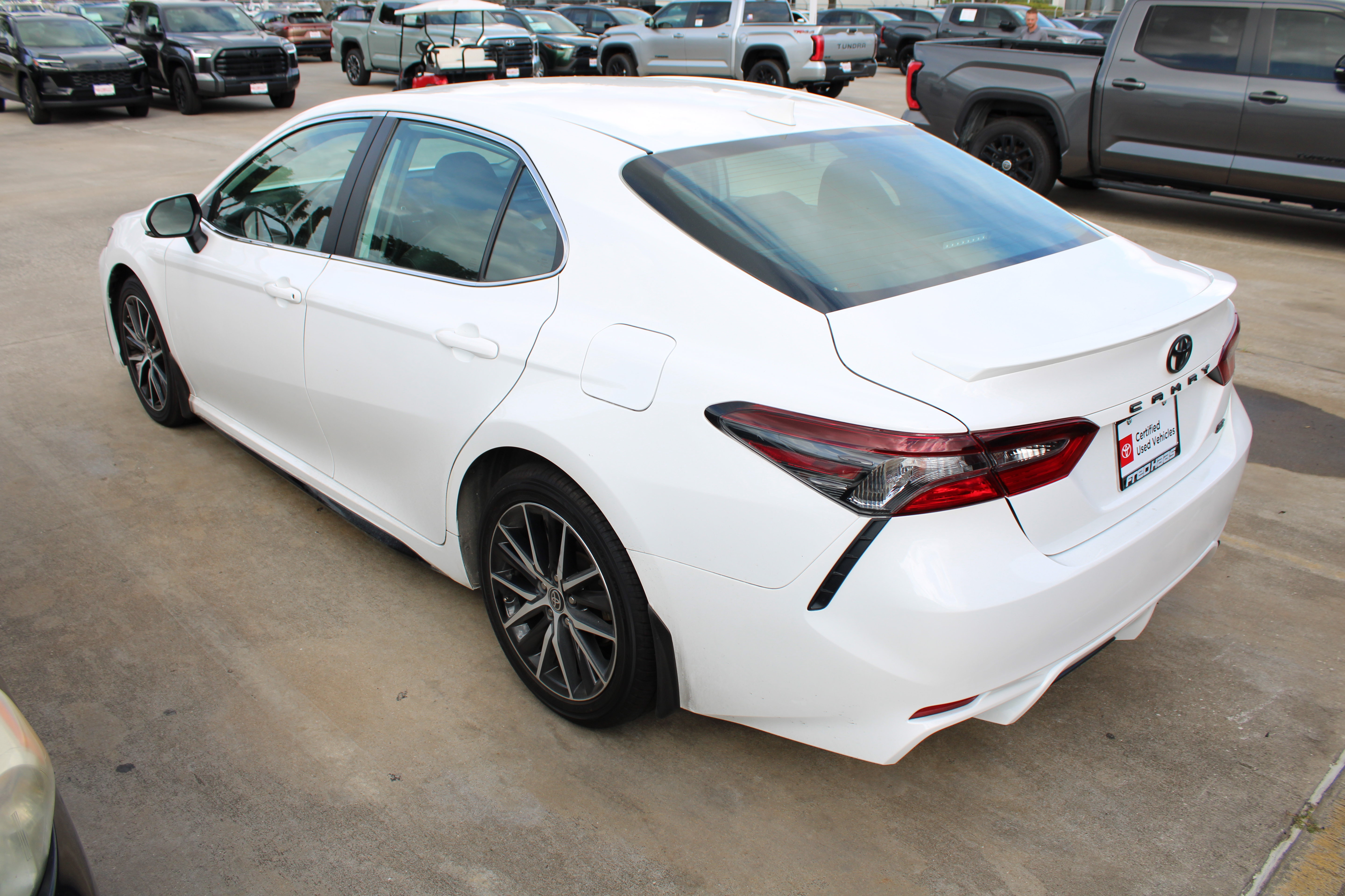 Used 2023 Toyota Camry SE FWD image 7