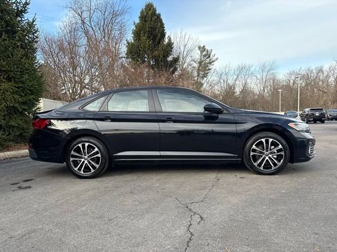 Used 2022 Volkswagen Jetta Sport image 8