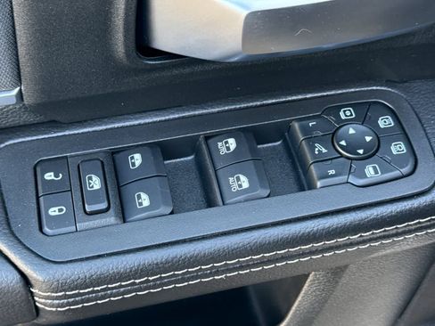 New 2026 RAM 2500 Big Horn AWD/4WD image 13