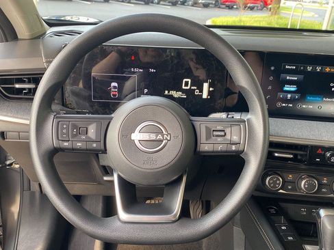 Certified 2025 Nissan Kicks SV AWD/4WD image 30