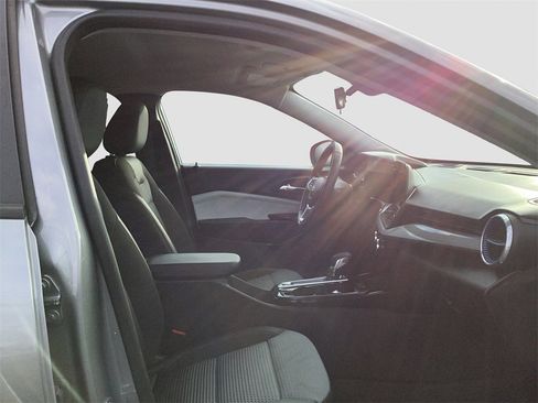 Used 2024 Chevrolet Trax LT w/ LT Convenience Package image 33