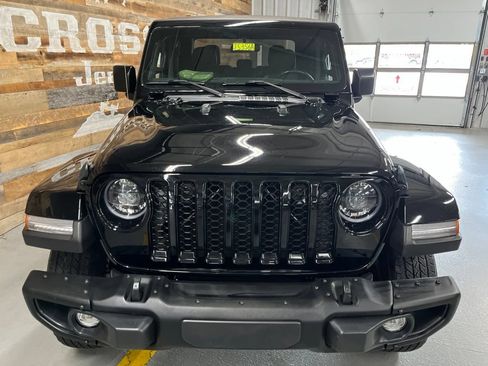 Used 2023 Jeep Gladiator Sport AWD/4WD image 7
