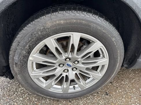 Used 2026 Ford Explorer Platinum AWD/4WD image 2