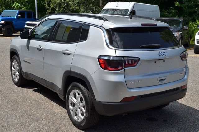 Used 2024 Jeep Compass Latitude AWD/4WD image 6