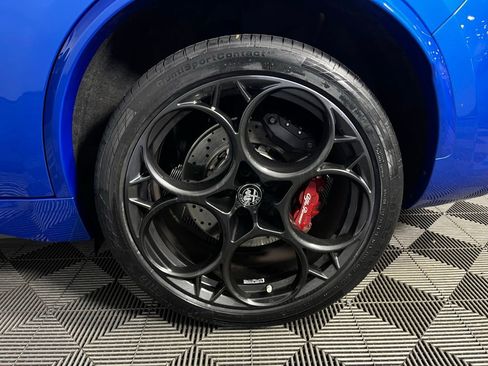 Used 2023 Alfa Romeo Stelvio Quadrifoglio image 12