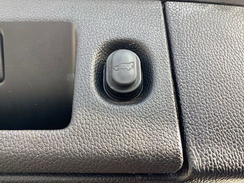 Used 2020 Chevrolet Suburban Premier image 14