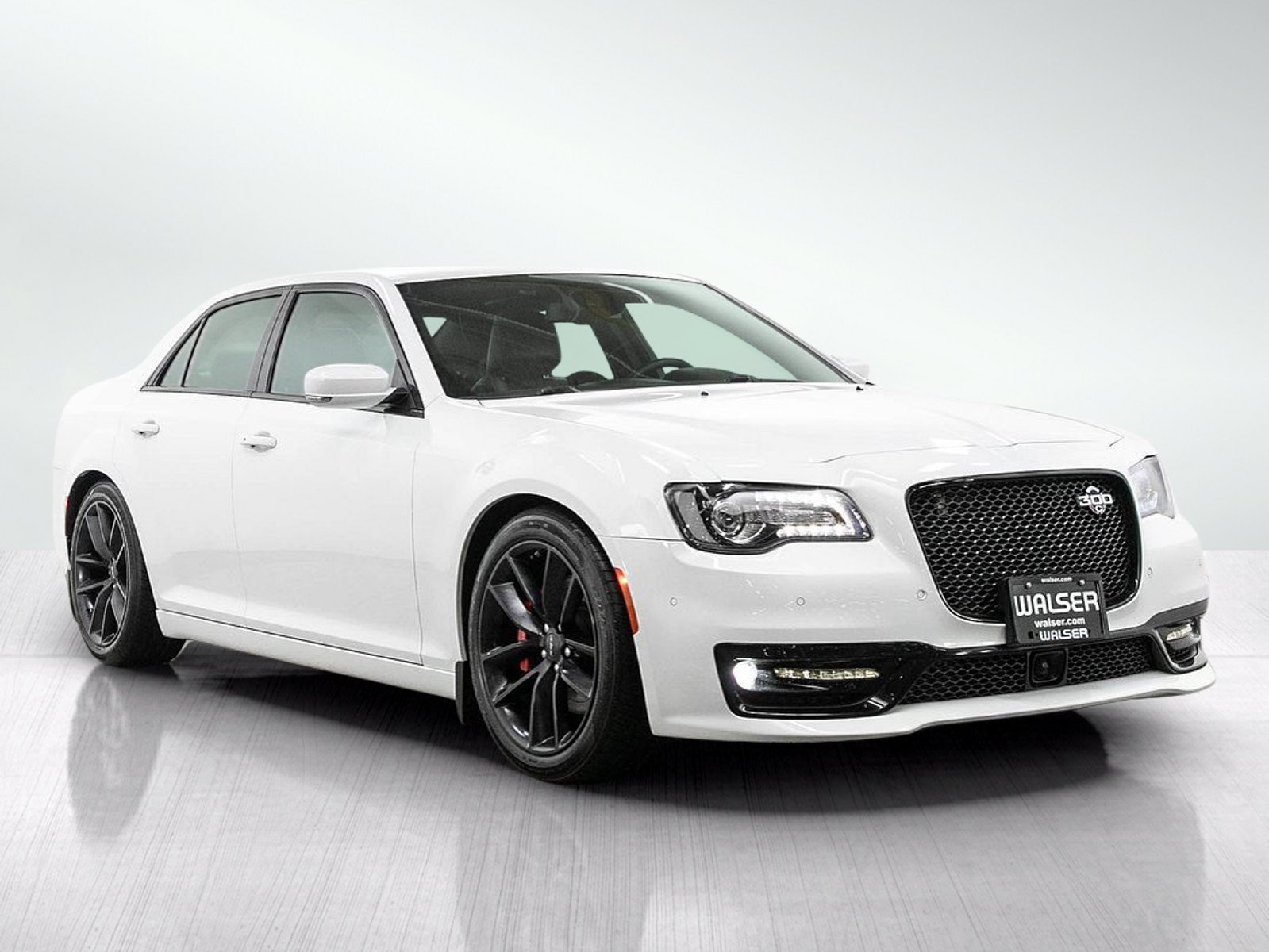 Used 2023 Chrysler 300 C RWD image 7