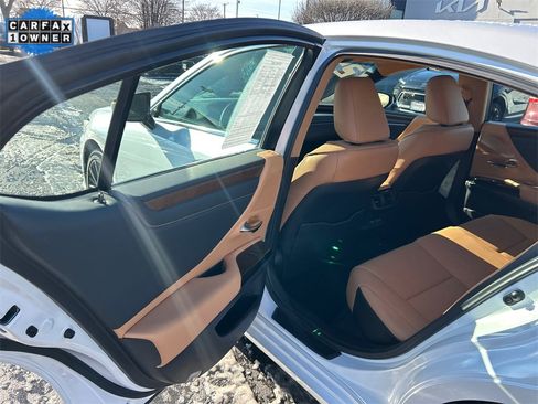 Used 2025 Lexus ES 350 w/ Premium Package image 31
