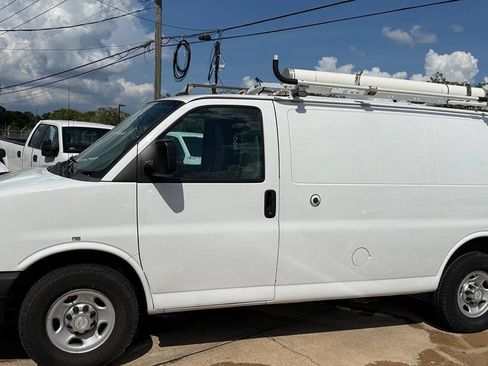 Used 2015 Chevrolet Express 2500 RWD image 1