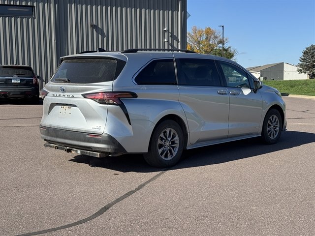 Used 2021 Toyota Sienna LE w/ LE Plus Package AWD/4WD image 5