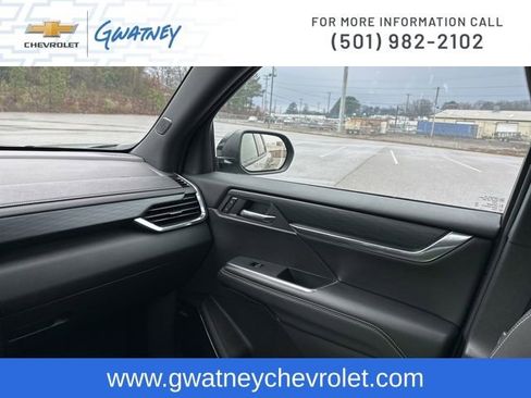 Used 2025 GMC Acadia Elevation image 28