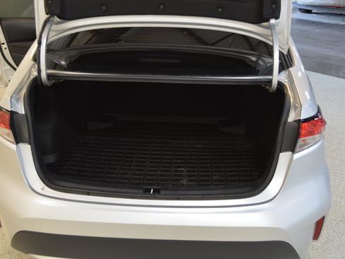 Used 2020 Toyota Corolla LE FWD image 13
