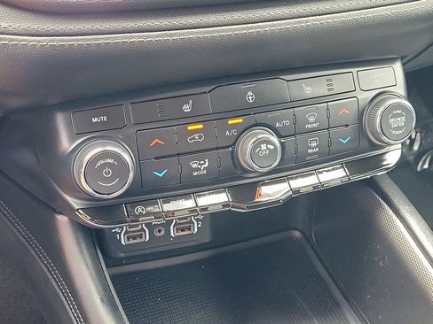 Used 2022 Dodge Durango GT RWD image 23