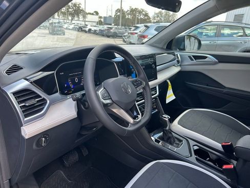 New 2026 Volkswagen Taos SE image 23