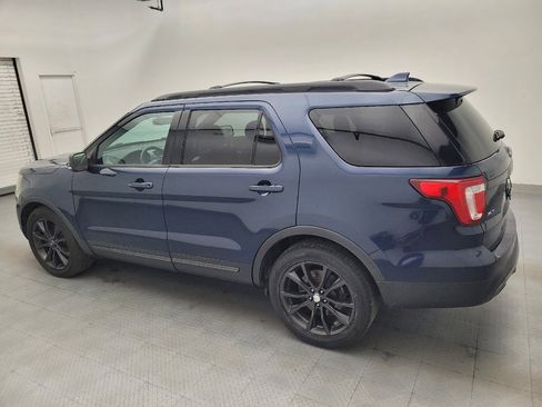 Used 2017 Ford Explorer XLT w/ Equipment Group 202A FWD image 3