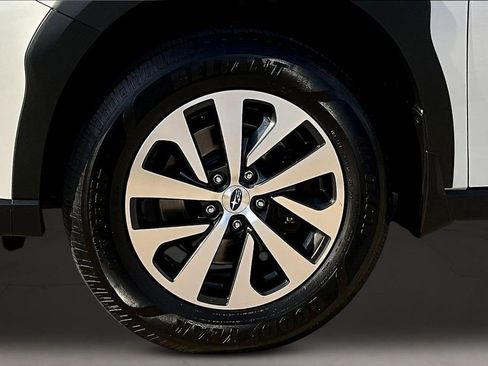 Used 2023 Subaru Outback Premium AWD/4WD image 33