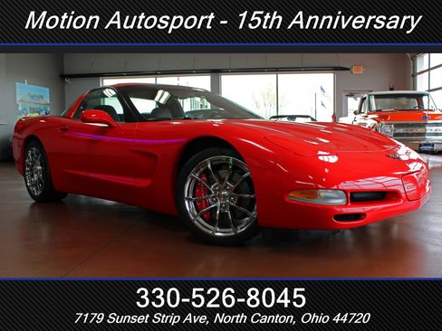 Used 2004 Chevrolet Corvette Coupe w/ Preferred Equipment Group RWD image 2