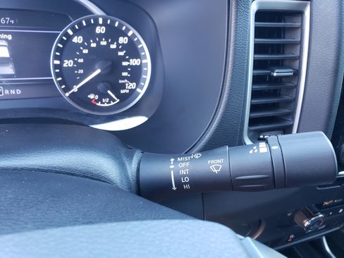 Used 2022 Nissan Frontier SV w/ Technology Package image 19