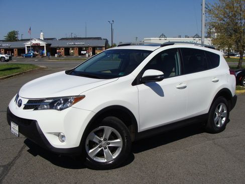 Used 2013 Toyota RAV4 XLE image 3