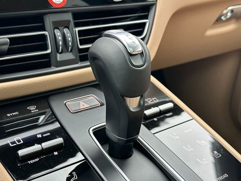 New 2026 Porsche Macan image 24