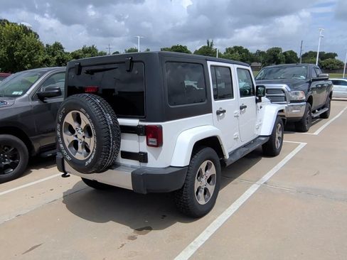 Used 2017 Jeep Wrangler Unlimited Sahara w/ Connectivity Group AWD/4WD image 7