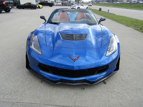 Used 2015 Chevrolet Corvette Z06 w/ 3LZ Preferred Equipment Group image 2