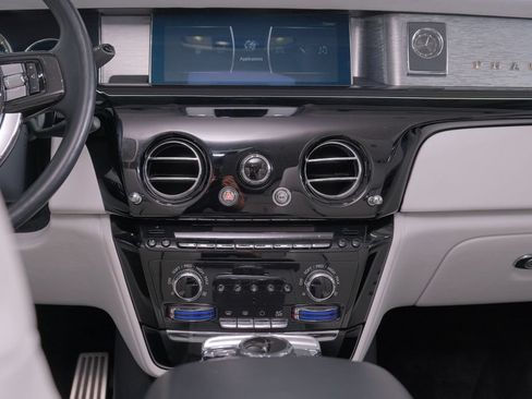 Used 2022 Rolls-Royce Phantom Sedan w/ The Phantom Package RWD image 41