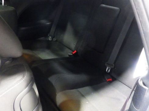 Used 2015 Dodge Challenger R/T RWD image 7