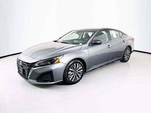 Used 2025 Nissan Altima 2.5 SV image 3