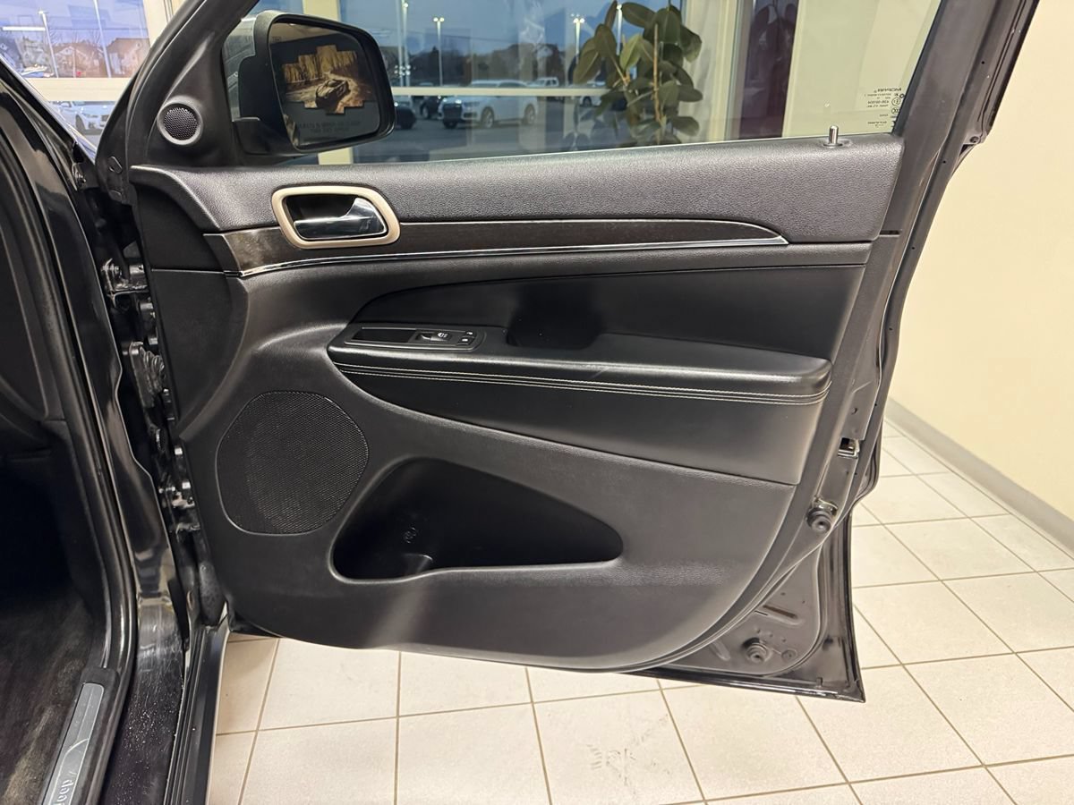 Used 2015 Jeep Grand Cherokee Limited AWD/4WD image 14