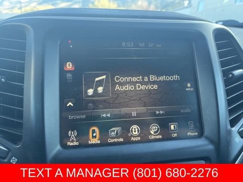Used 2017 Jeep Cherokee Latitude w/ Cold Weather Group AWD/4WD image 18