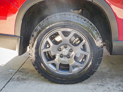 Certified 2025 Honda Pilot TrailSport image 13